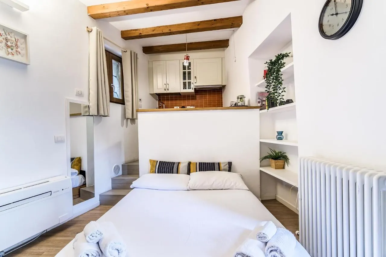 Secret Navigli Suite Milano 0*,